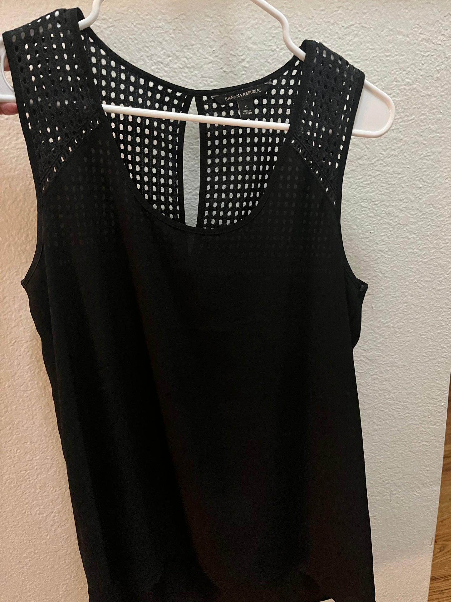 Banana Republic Women's Black Sleeveless Eyelet Blouse Top Size S