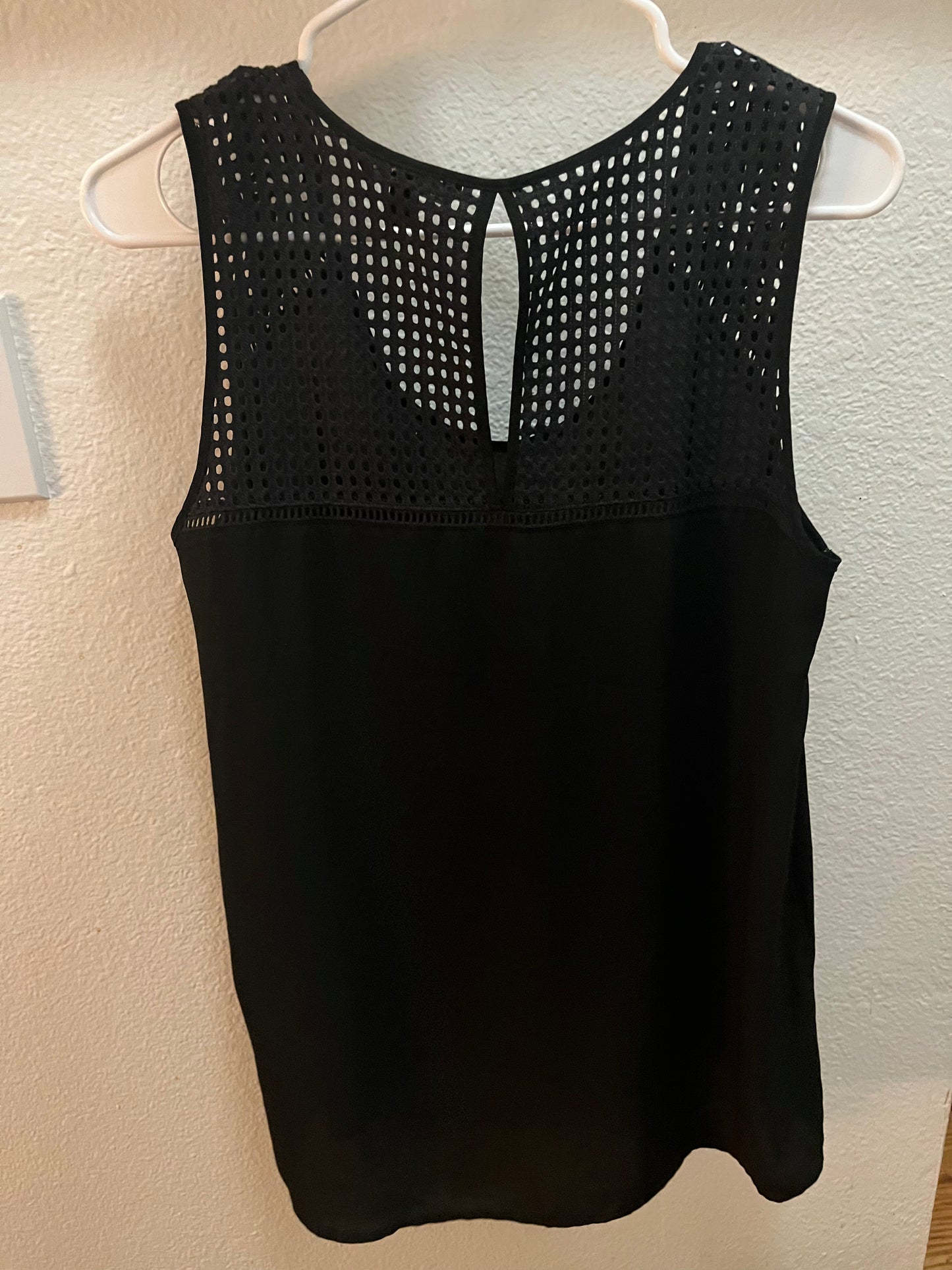 Banana Republic Women's Black Sleeveless Eyelet Blouse Top Size S